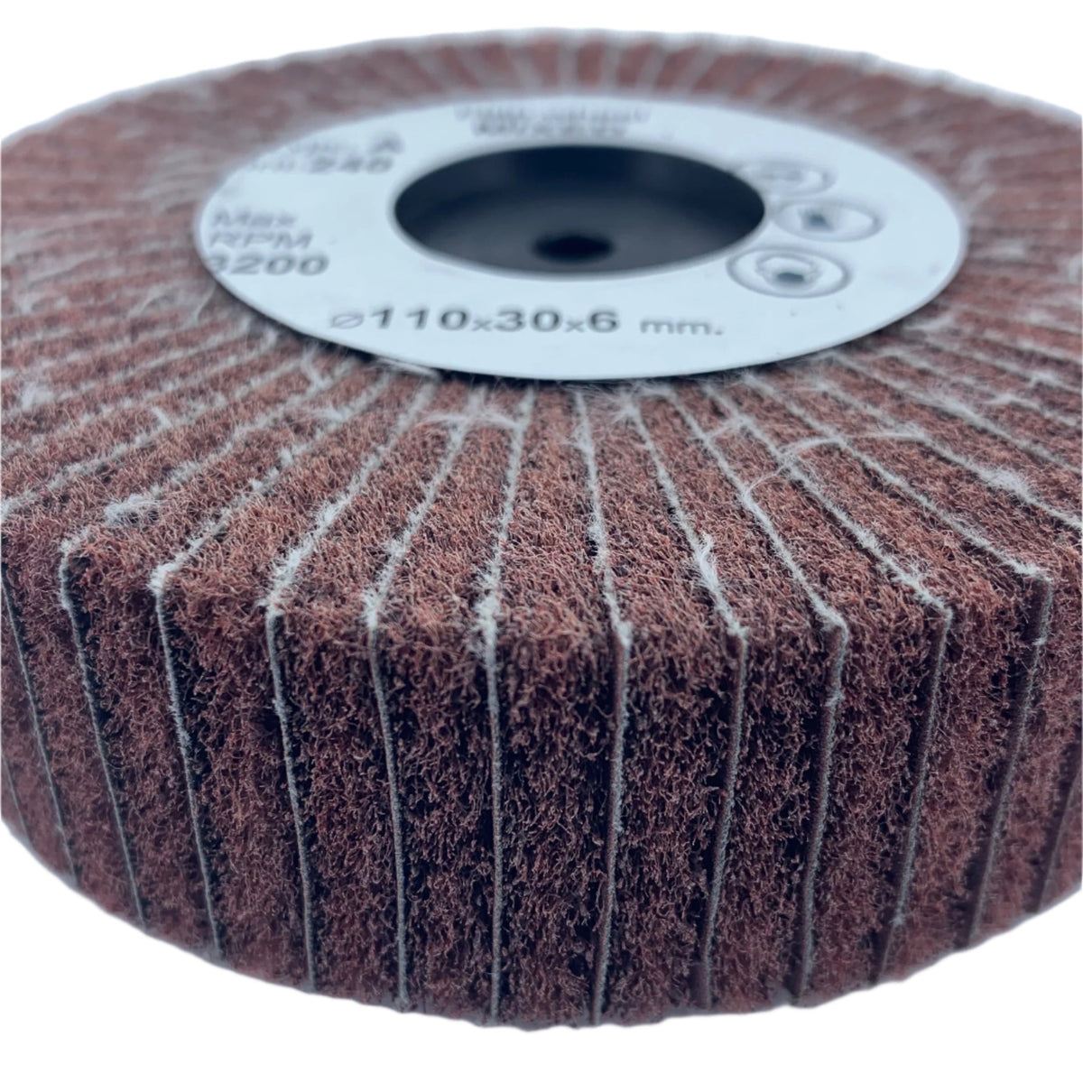 Mixed flap wheel with Scotch-Brite and emery paper, Ø110 mm abrasive wheel for surface finishing.