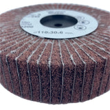 Mixed flap wheel with Scotch-Brite and emery paper, Ø110 mm abrasive wheel for surface finishing.